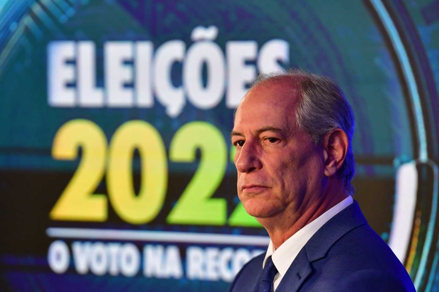 Ciro promete revogar flexibiliza es a armas e diz que vai trocar