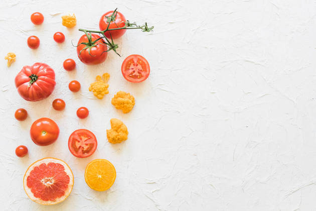 Alimentos cítricos: frutas ácidas são contraindicadas para quem sofre de úlceras ou refluxo gastroesofágico, pois podem irritar o estômago. A FBG elenca nesta lista a laranja, o tomate, o abacaxi e o limão