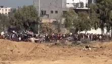 Multidão foge a pé do norte da Faixa de Gaza em direção ao sul