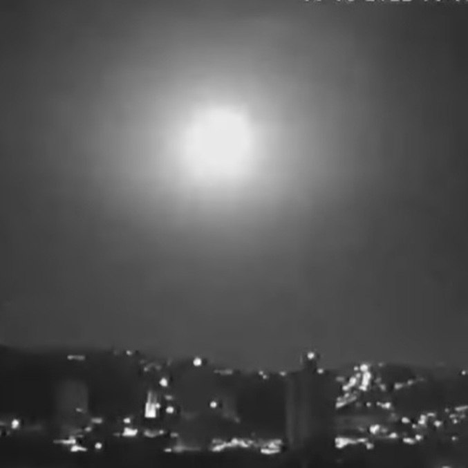 Clarão no céu de Pedreira, no interior de São Paulo