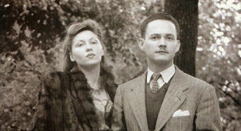 Clarice Lispector morou em Napóles, na Itália, de 1944 a 1946. Casada com o diplomata Maury Gurgel Valente, ela enfrentou a Segunda Guerra na Itália com mãos delicadas de ferro