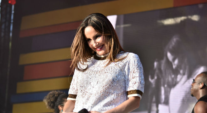claudia leitte barriga gravida