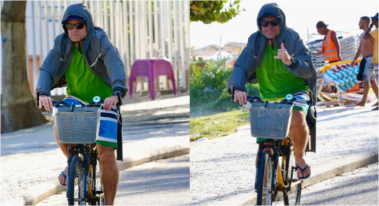 Cláudio Heinrich é flagrado andando de bicicleta pela orla da Barra, no Rio de Janeiro