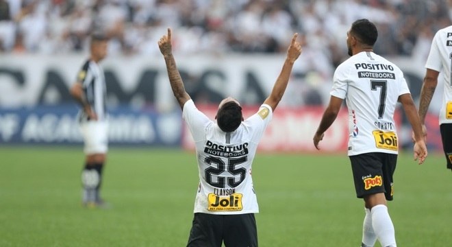 Clayson comemora o segundo gol do Corinthians na vitÃ³ria sobre o Santos