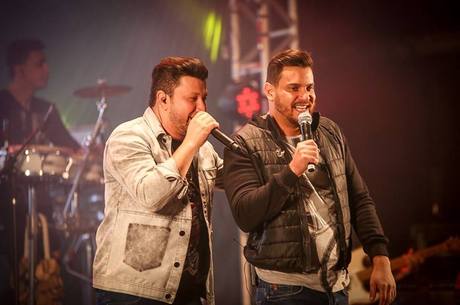 "Não é um modismo", diz Cauã sobre estilo desplugado