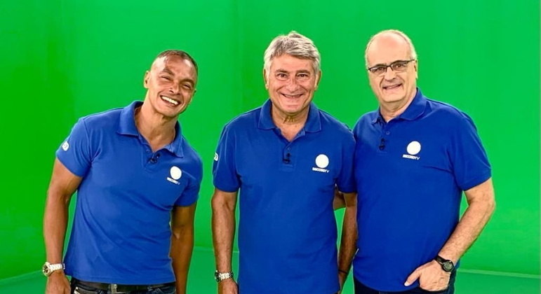 Cléber ao lado de seus novos companheiros de transmissão, Dodô e Renato Marsiglia