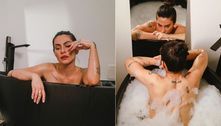 Cleo posa sensual em fotos na banheira: 'Bem dondoquinha'