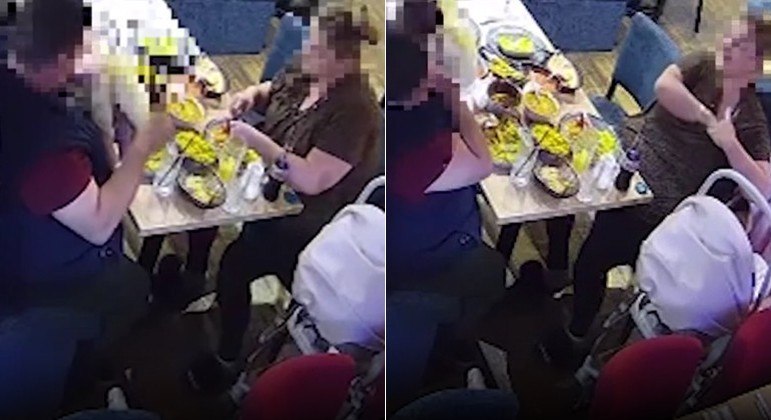 Cliente é flagrada ao colocar plástico em frango de restaurante na Inglaterra