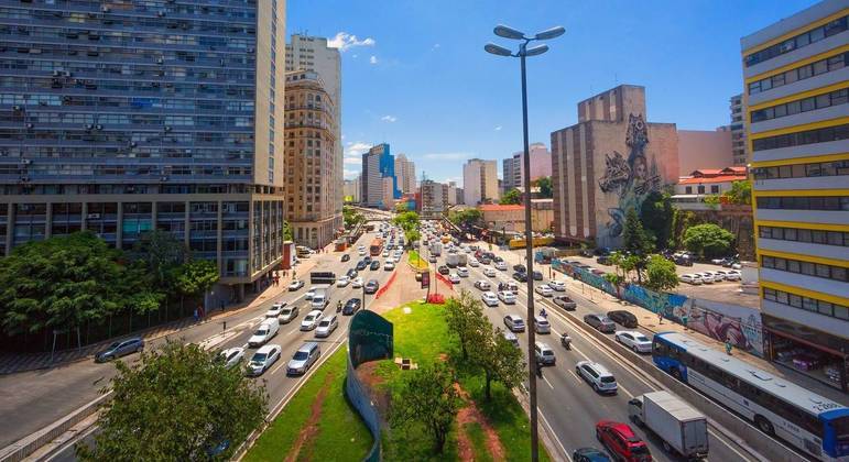 Domingo (30) se inicia com sol, variação de nuvens e calor na cidade de São Paulo