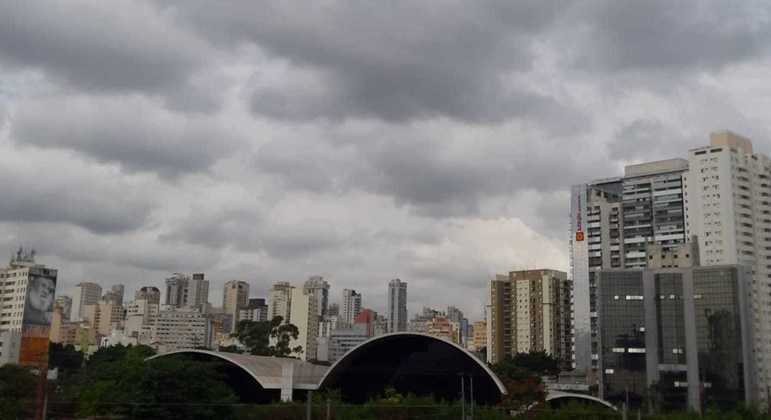 Capital paulista tem mais um dia de tempo nublado nesta segunda-feira (10)