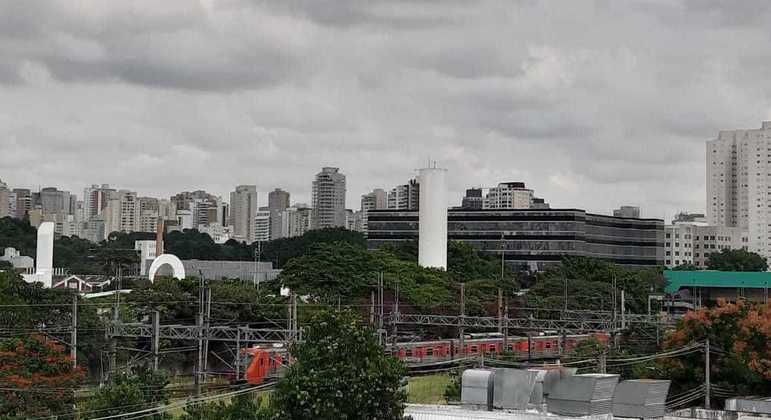 A umidade oscila e fica em índices de cerca de 55% 