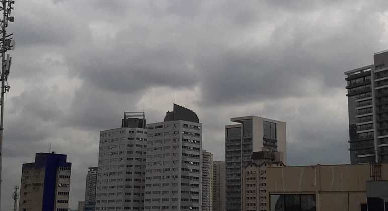 Cidade de São Paulo tem mais um dia de tempo nublado nesta sexta-feira (13)
