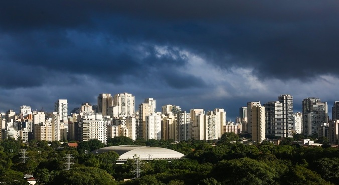 Manhã será de sol entre muitas nuvens e a mínima deve ficar em torno dos 21°C