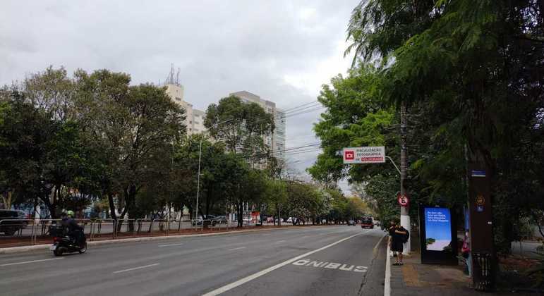 Mínimas oscilam em torno dos 13°C, enquanto as máximas podem chegar aos 22°C