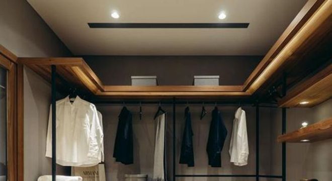 closet aberto - closet de madeira envernizada 