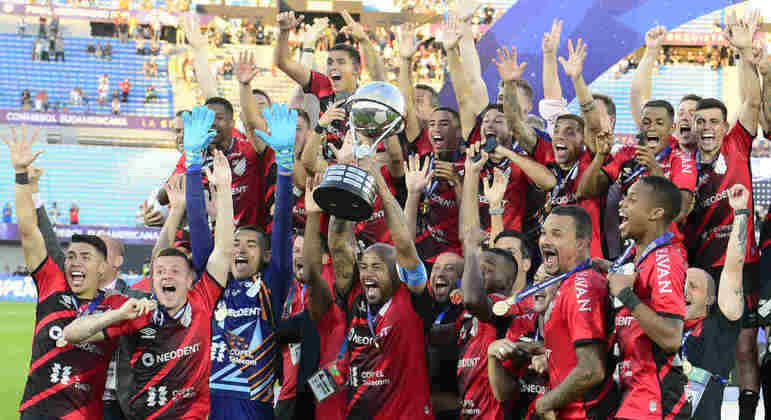 Clubes como Coritiba, Bahia, Athletico-PR, Ceará e Fortaleza têm dívidas abaixo de R$ 300 milhões, de acordo com estudo da consultoria 