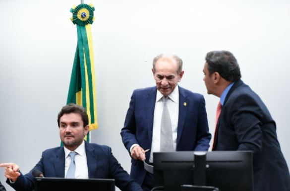 Celso Sabino e Marcelo Castro na reunião da CMO