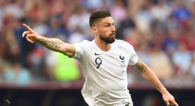 Cobiçado pelo Olympique de Marseilla, o atacante francês Olivier Giroud pretende permanecer no Chelsea na próxima temporada e lutar para conquistar o seu espaço. Segundo o 'Da