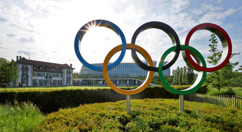 O presidente do COI, Thomas Bach, defendeu a presença de russos nos próximos Jogos Olímpicos

