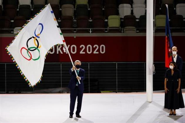 Em 27 de fevereiro de 2022, sete dias após o início dos conflitos, o COI emitiu um comunicado que recomendava a exclusão imediata de atletas da Rússia e de Belarus de competições esportivas. Alguns atletas dos países tiveram de competir sob bandeiras neutras. 