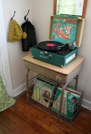 S&Atilde;&sup3; te deixavam mais sossegado se voc&Atilde;&ordf; ouvisse os discos infantis numa vitrola dessa