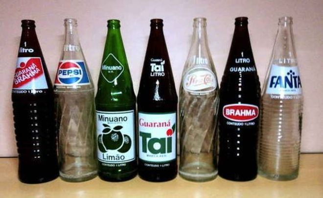 Em dias de sorte, era poss&Atilde;&shy;vel achar na geladeira uma garrafa de refrigerante como essas. E em algum lugar da casa havia mais um monte vazias esperando a hora de trocar