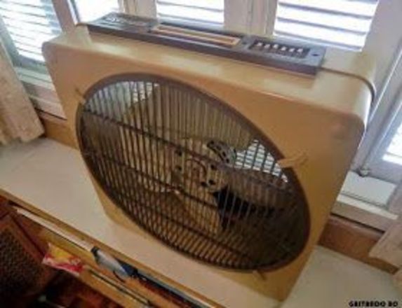 E chegar perto do ventilador quando ele estava ligado? Era grito de algum adulto na certa. Quando a tela de fora girava, dava at&Atilde;&copy; tontura&Acirc;&nbsp;&Acirc;&nbsp;