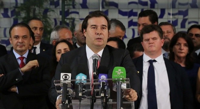 O presidente da Câmara, Rodrigo Maia, concede coletiva sobre pacote