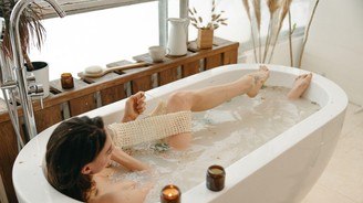 Transforme seu banho em um momento de autocuidado relaxante (divulgação/Pexels)