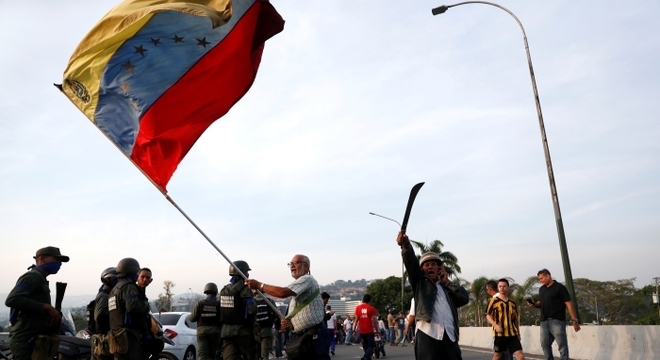 Grupo de militares migrou para o lado de Juan Guaidó, na Venezuela