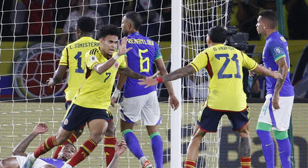 Luis Díaz comemora gol que empatou a partida
