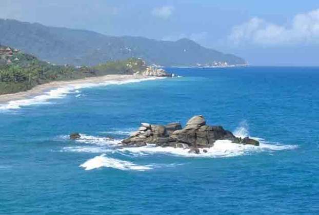Com 19.256 hectares, o Parque Nacional Natural de Tayrona conta com 34 praias banhadas, sendo seis delas com o mar mais calmo, como Bahia Caoncha, Cañaveral, Arecifes, etc. 