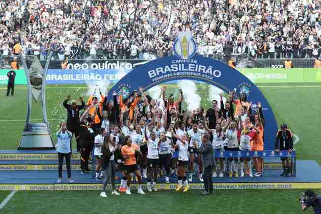 Com 41.070 torcedores, para uma renda bruta R$ 900.981,00, a vitória do Corinthians por 4 a 1 sobre o Internacional, na Neo Química Arena, registrou o maior público em uma partida de mulheres entre clubes no Brasil.