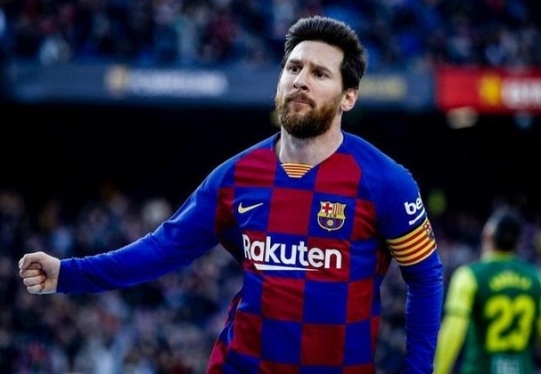 Com 769 gols, 38 títulos e seis bolas de ouro como profissional, Messi ainda quer muito mais e tem contrato com o PSG até junho de 2023. Seu patrimônio é estimado em R$ 1,6 bilhão, incluindo o que ganhou com patrocinadores e propagandas. São 341 milhões de seguidores no Instagram. 