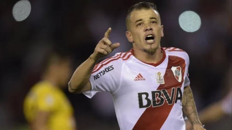 Com a chegada de 2016, o jogador optou por um empréstimo para o River Plate, seu clube formador.