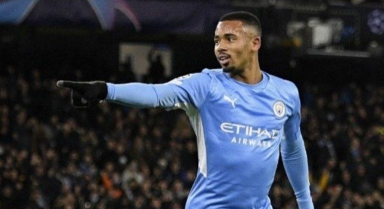 O atacante Gabriel Jesus é o novo jogador do Arsenal. Os Gunners vão pagar cerca de 45 milhões de libras (R$ 289 milhões) ao Manchester City, fechando por cinco anos com o brasileiro. Diante disso, com direito ao mecanismo de solidariedade, além de possuir 5% dos direitos do atleta, o Palmeiras receberá cerca de R$ 21 milhões na negociação