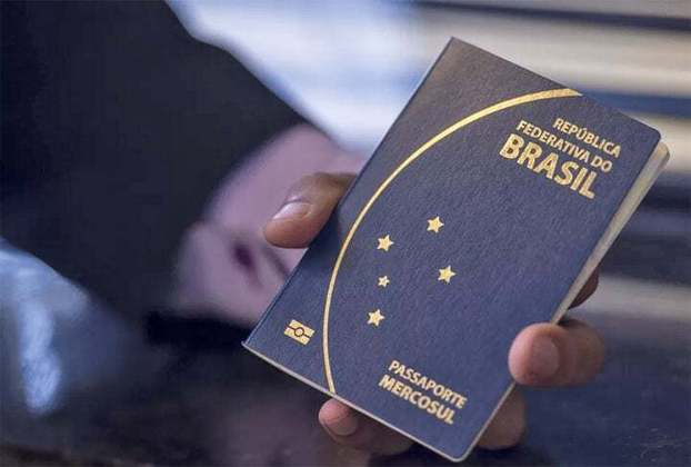 Com a nova regra, os britânicos precisam ter passaporte emitido nos últimos 10 anos para entrar nos principais países da Europa. E você, sabe o que precisa fazer se quiser visitar algum país? Veja as principais regras para os brasileiros.