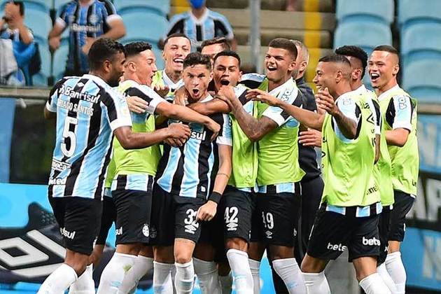 Com a pior temporada dos considerados grandes do futebol brasileiro, o Grêmio iniciou o ano contratando jogadores renomados, cobiçando títulos e acabou rebaixado para a Série B do Brasileirão. Nesta galeria, confira a retrospectiva do ano do Imortal!