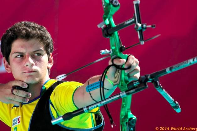 Com apenas 16 anos, D'almeida conquistou três medalhas de ouro nos Jogos Sul-Americanos de 2014 e alcançou o segundo lugar na Copa do Mundo de Tiro com Arco, sendo superado apenas pelo americano Brady Ellison.