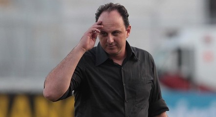 Técnico Rogério Ceni começou com Calleri no banco; atacante argentino entrou e fez o gol da virada