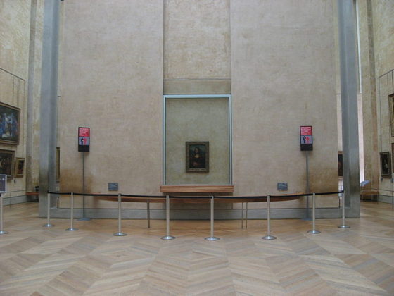 Com mais de 38 mil objetos em exposição, o Museu do Louvre abrange desde artefatos antigos do Egito e da Mesopotâmia até obras-primas da arte europeia, como a Mona Lisa de Leonardo da Vinci e a Vênus de Milo.
