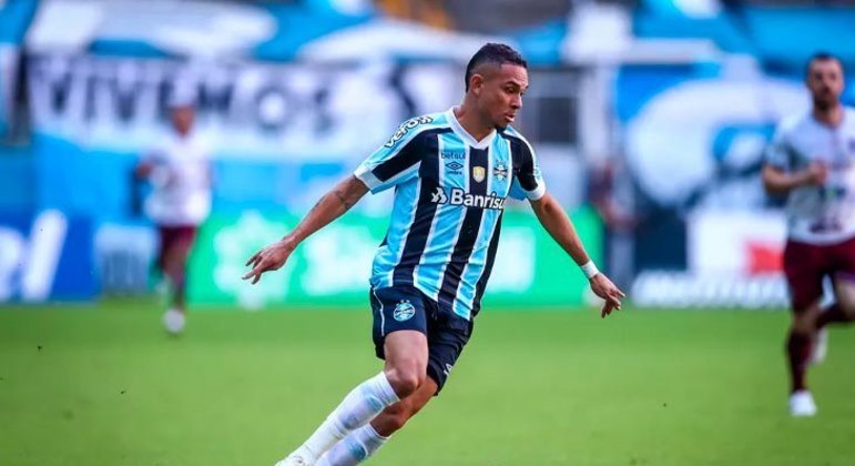 Com quase um ano e meio emprestado ao Grêmio pelo Botafogo, a passagem de Luiz Fernando no Imortal não foi positiva, marcando apenas três gols em 51 jogos, e não balançou as redes nesse Brasileirão.