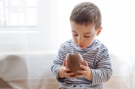 Com que idade posso dar chocolate ao meu filho?
