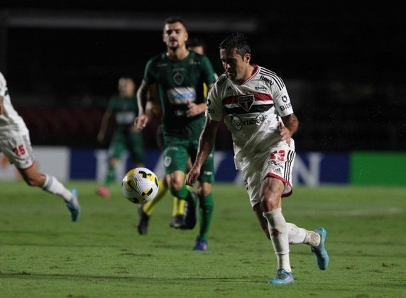 Com Rogério Ceni neste ano, fez 28 jogos, com três gols e duas assistências. 