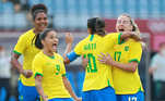 Com show de Marta, o Brasil estreou no futebol feminino com goleada sobre a China por 5 a 0, pelo Grupo F. A seis vezes melhor do mundo marcou duas vezes, enquanto Debinha, Andressa Alves e Bia Zaneratto completaram o placar. 