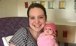 De acordo com o site Daily Mail, Emily Lee, de 25 anos e mãe de Abigail, foi avisada pela primeira vez que seu bebê não estava crescendo normalmente enquanto ainda estava grávida