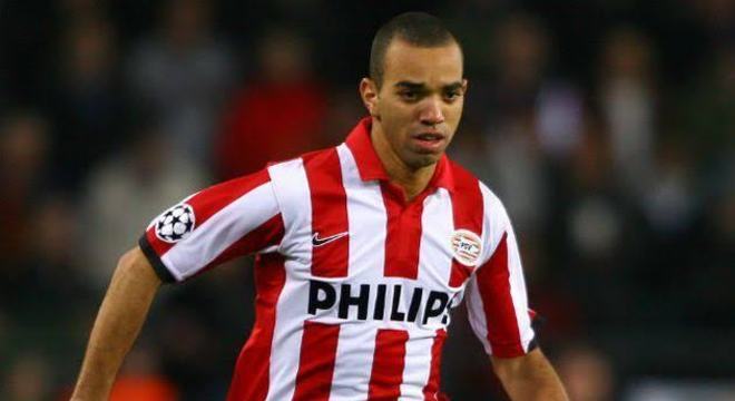 Com uma carreira mais ligada ao futebol chinês, Diego Tardelli teve sua experiência na Holanda, no PSV nas temporadas de 2006 e 2007. Foram 18 jogos feitos, com apenas três gols marcados. Hoje ele está no Atlético-MG.