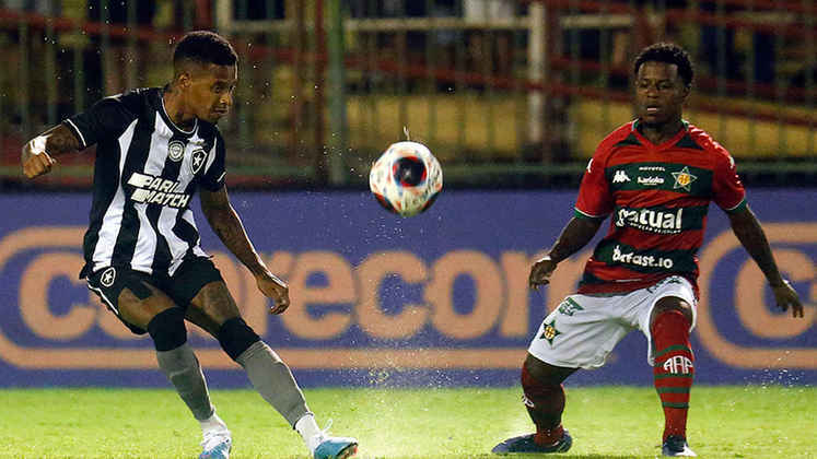 Com uma fraca atuação coletiva, o Botafogo acabou sendo derrotado pela Portuguesa por 1 a 0 em Volta Redonda. Por conta do resultado, os alvinegros estão fora da disputa das semifinais do Campeonato Carioca. 