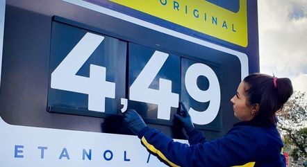 Preço da gasolina caiu R$ 0,40 nas refinarias