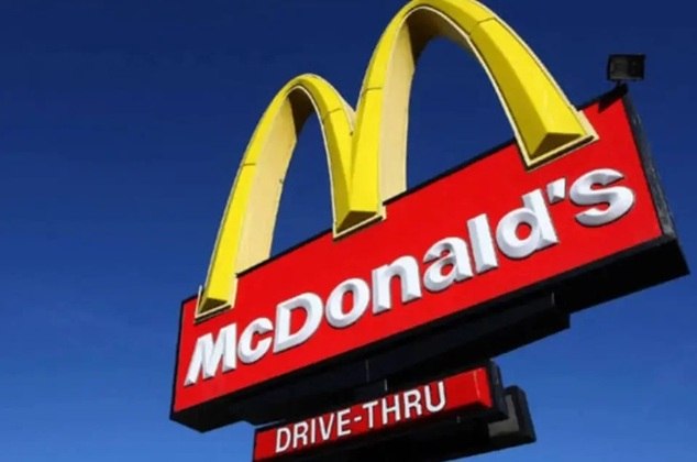 Começando de trás para frente, a rede multinacional de restaurantes fast food McDonald's, que começou em Chicago, nos EUA, em 15 de maior de 1940, e se expandiu para todo o mundo, aparece na 15ª colocação.